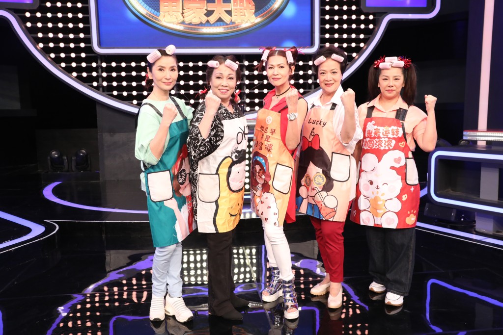 麥翠嫻去年與劉桂芳、區靄玲、許思敏、黃梓瑋組成「歌師奶」隊，亮相《思家大戰》。