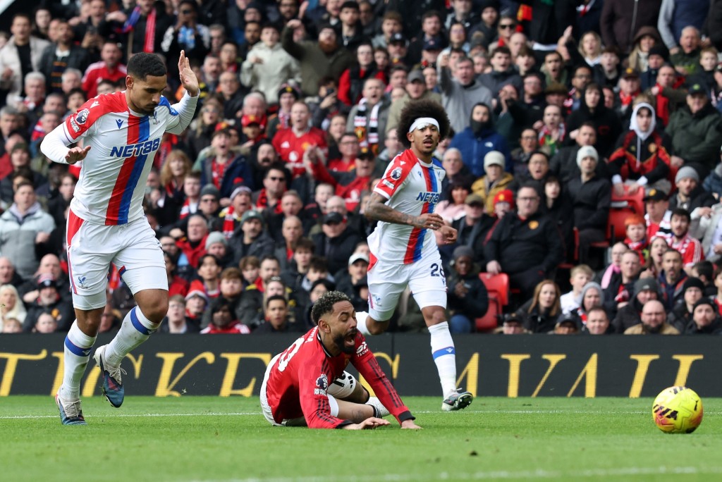 拿确斯拉跌根夏，输12吗兼被逐。法新社