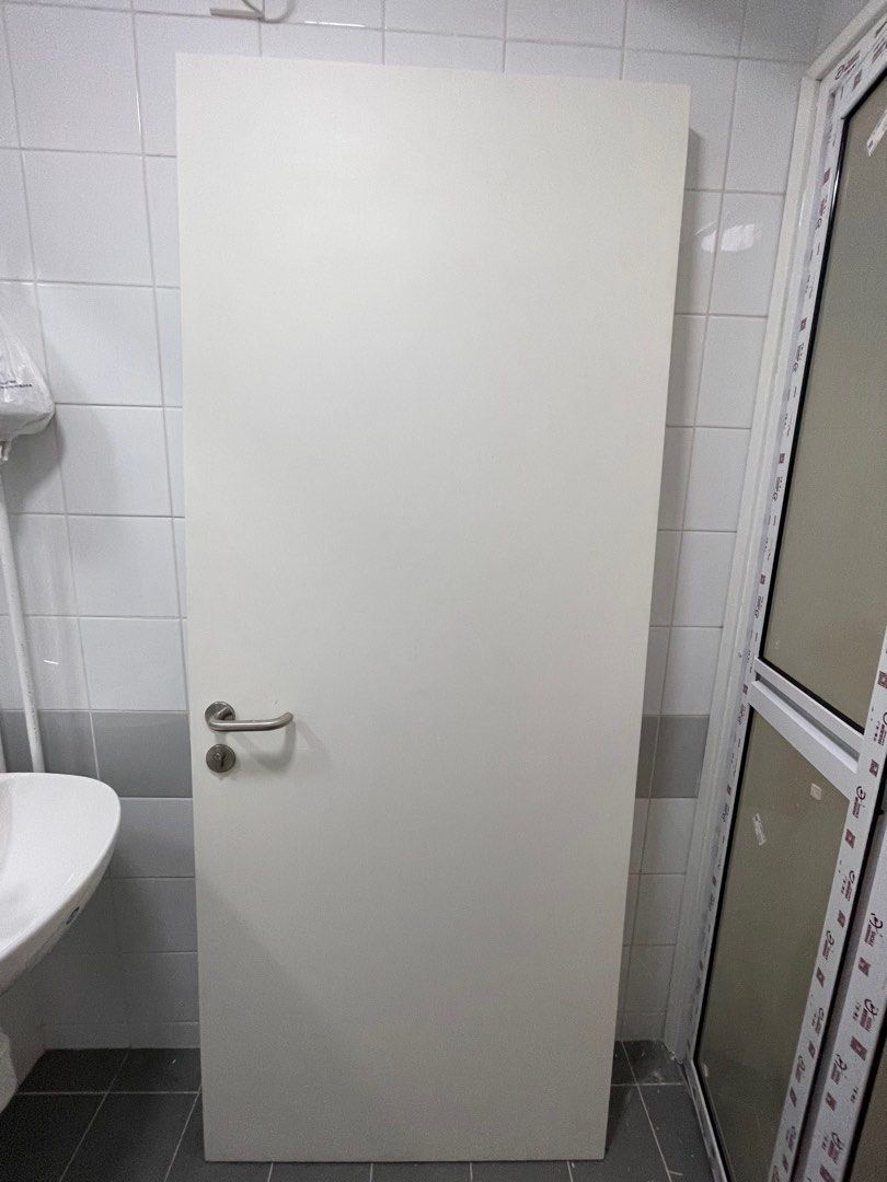 不少租戶亦會拆除廁所門。網絡圖片