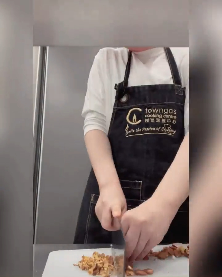自製五仁月餅。