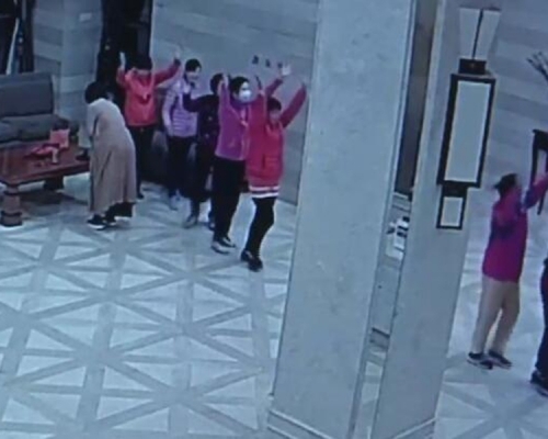 酒店是對外營業但因為位置在小區內,所以大媽們就認為自己既然是業主,對這個酒店就有使用權利。(網圖)
