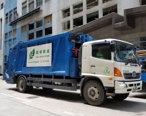 黃表示今早應回收鋪要求派出壓縮車收貨,卻被「甩底」。
