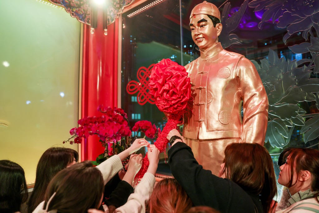 嗇色園黃大仙祠一直是本地最受歡迎的求姻緣聖地之一。 嗇色園黃大仙祠一直是本地最受歡迎的求姻緣聖地之一。