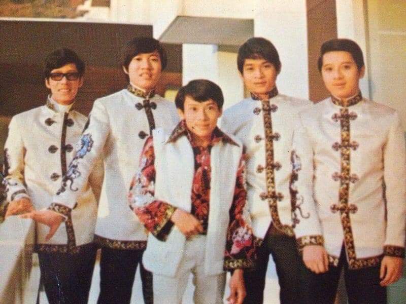 關維麟（右二）60年代與泰迪羅賓、關維、鄭東漢、陳家蓀組樂隊Teddy Robin and the Playboys。