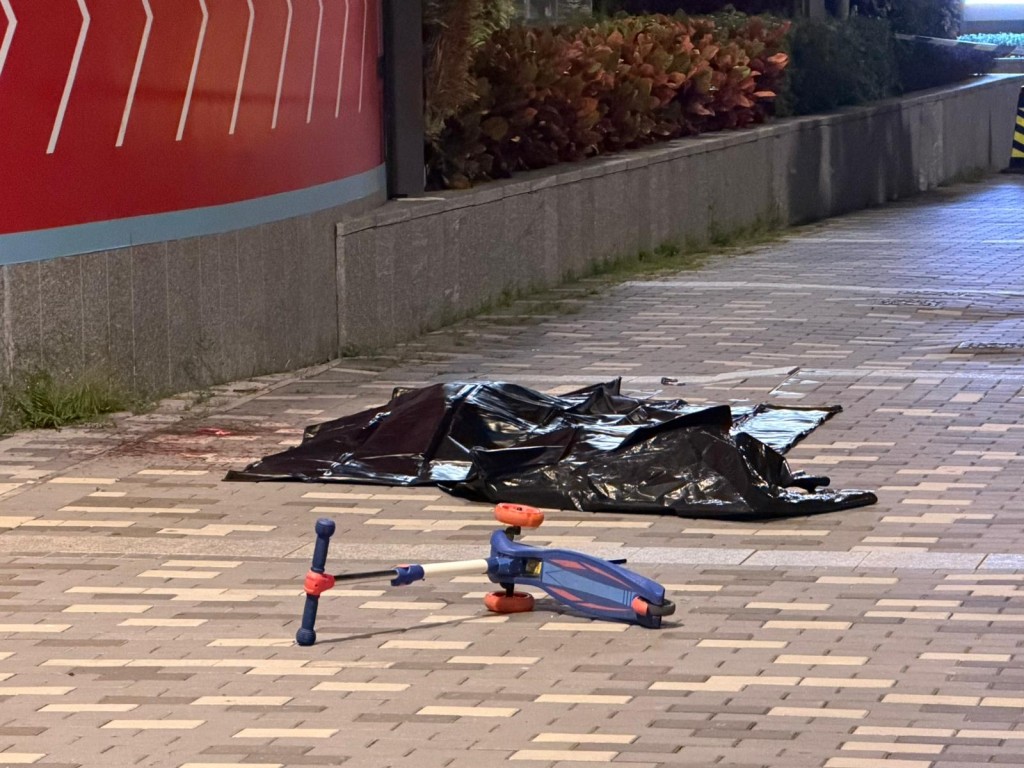 女子的身體被分開三截,死狀恐怖。 女子的身體被分開三截,死狀恐怖。