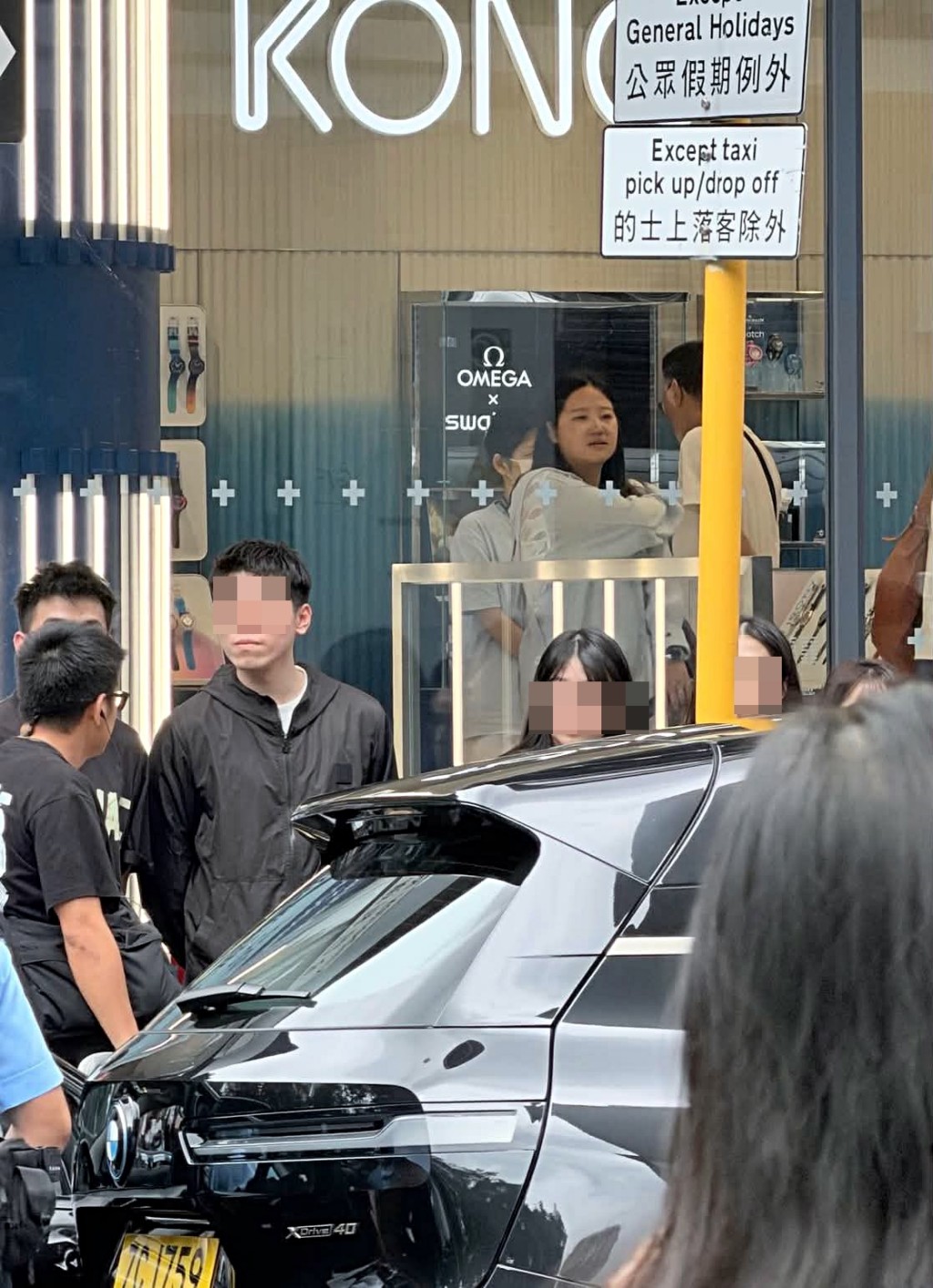 警方拘捕多名男女。 fb：馬路的事討論區