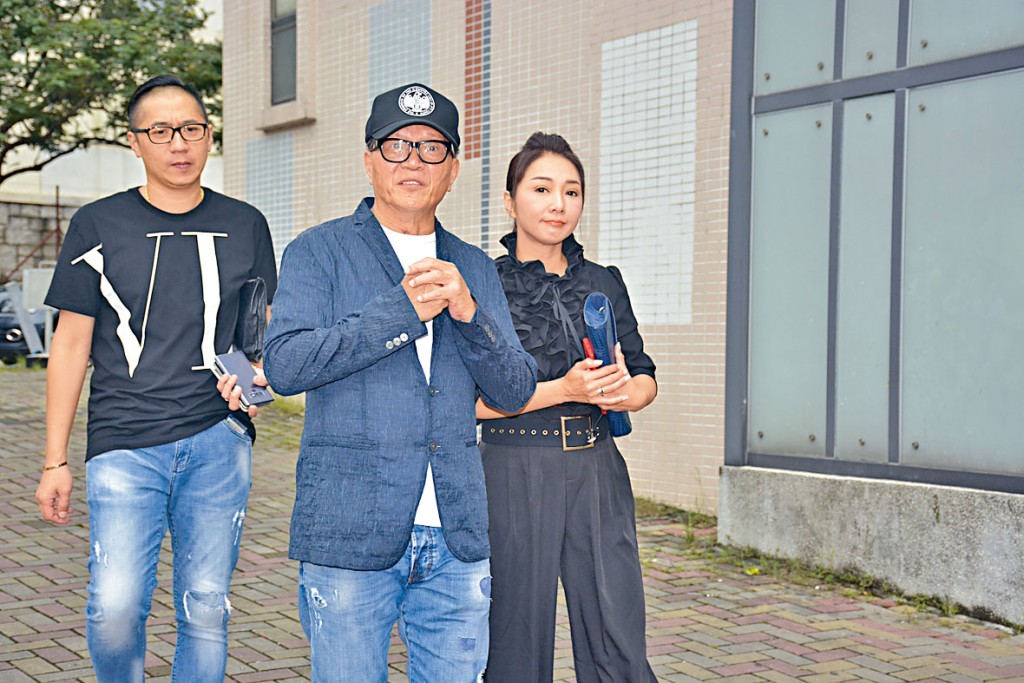 顏仟汶與陳慎芝(中)來送基哥最後一程。