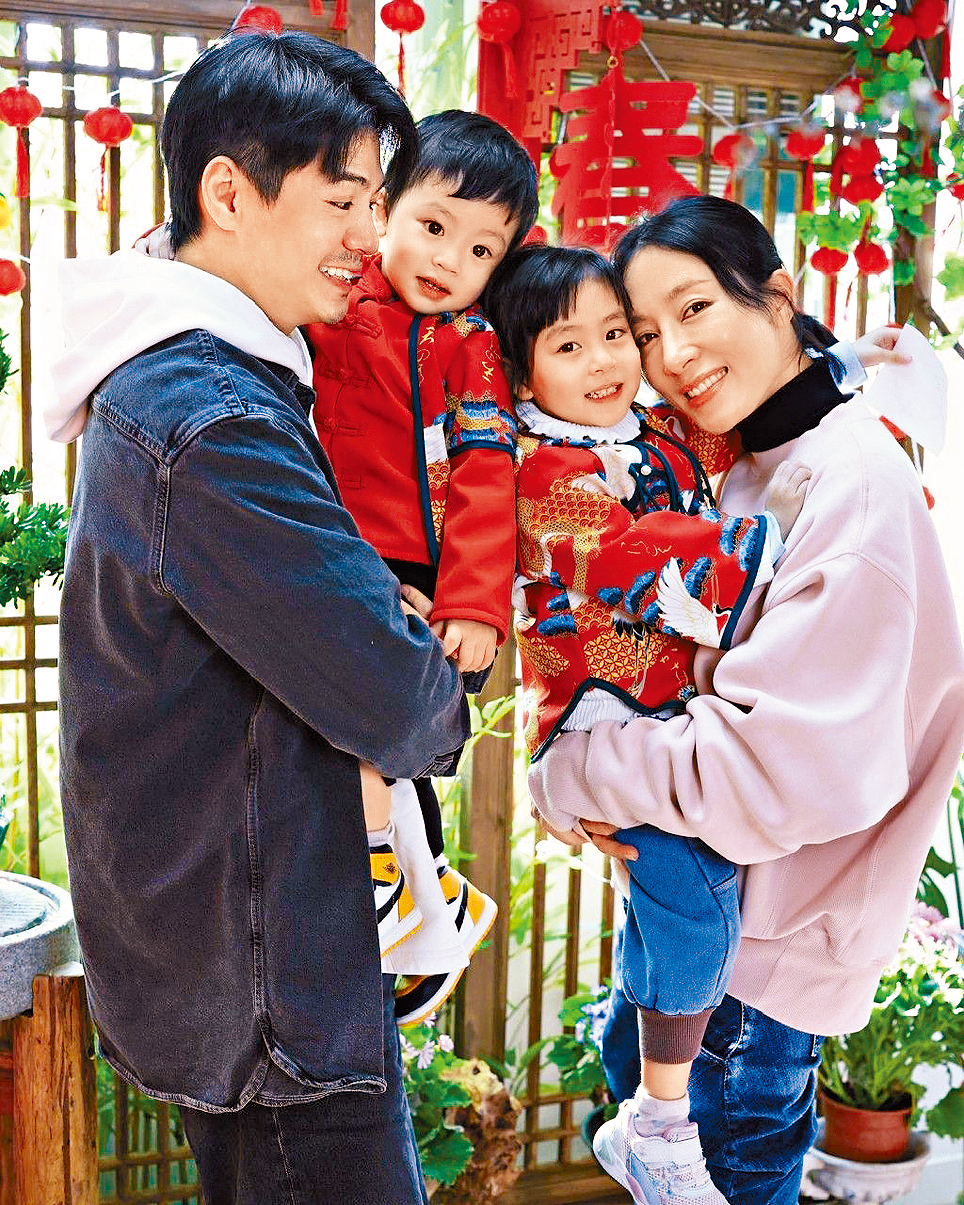 羅子溢與楊茜堯一對子女都獲讚雙眼又大又圓。