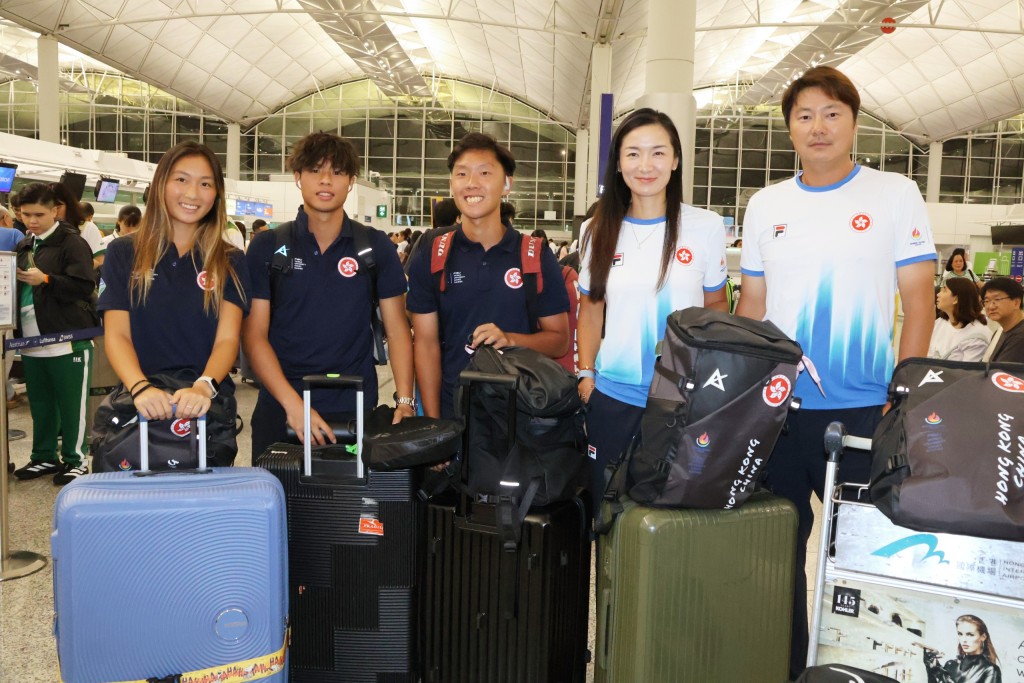 網球今屆只有4位球員參加世大運,右起: 教練劉進鑑、教練張玲、球員陳珏汛、吳奇隆及石卓盈。徐嘉華攝 網球今屆只有4位球員參加世大運,右起: 教練劉進鑑、教練張玲、球員陳珏汛、吳奇隆及石卓盈。徐嘉華攝