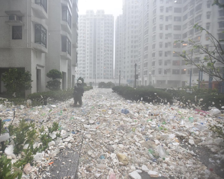山竹逐漸遠離本港。