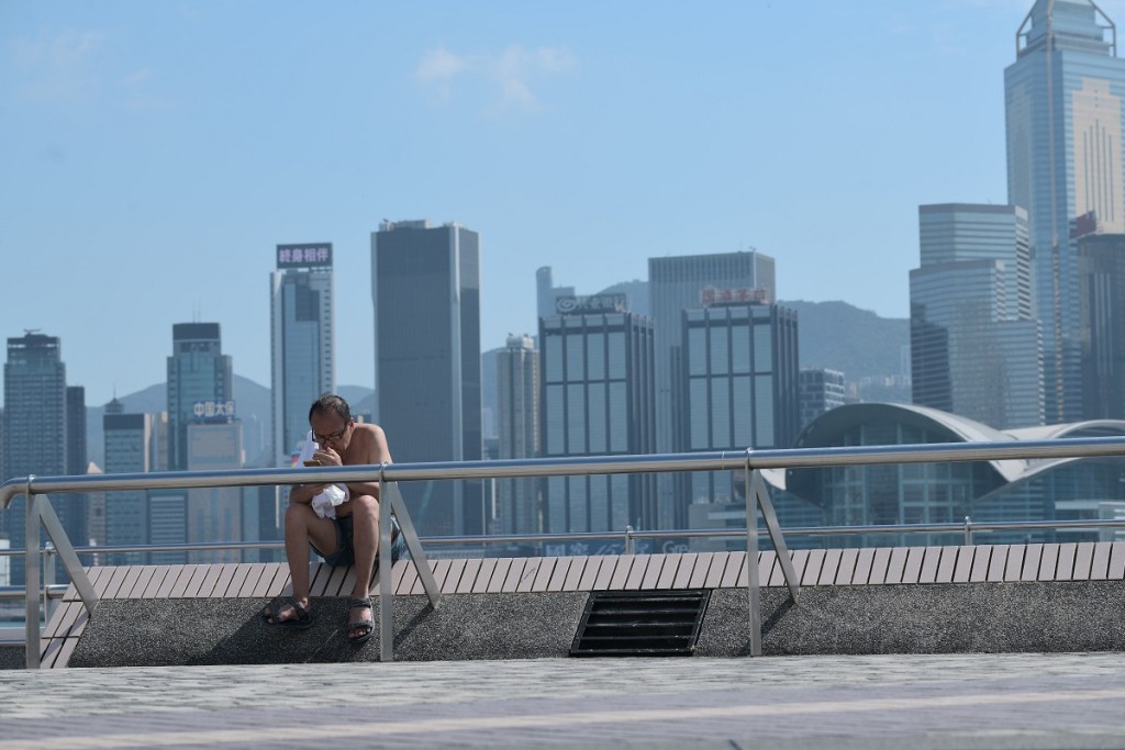 周末期間風勢頗大,海有大浪及湧浪。資料圖片