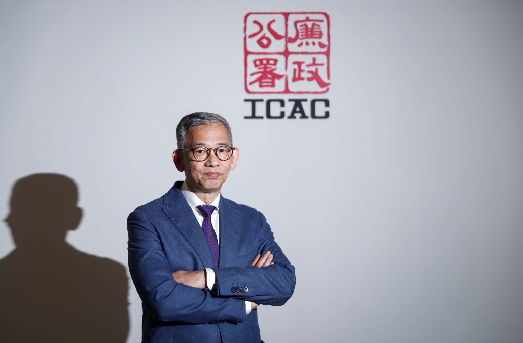 胡英明指自己及各部門首長均以身作則,在日常工作和不同活動上,向職員講解國家的最新發展及所面對的挑戰,冀培養出正面思維。 胡英明指自己及各部門首長均以身作則,在日常工作和不同活動上,向職員講解國家的最新發展及所面對的挑戰,冀培養出正面思維。