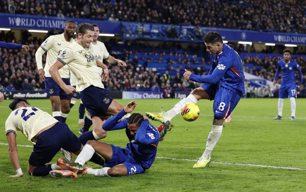 車路士2：0愛華頓。路透社