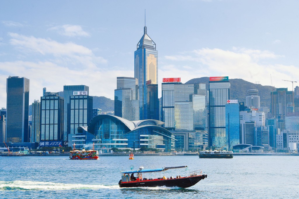 本港外匯基金經歷去年歷來最大虧損後，今年上半年轉賺1100億元，惟絕大部分來自首季貢獻。