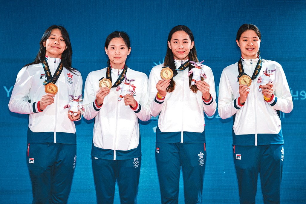 李芯瑶、马紫玲和文荟乔早前率港队在亚青运取得女子4X100米自由泳接力金牌，现一起转战全运。   