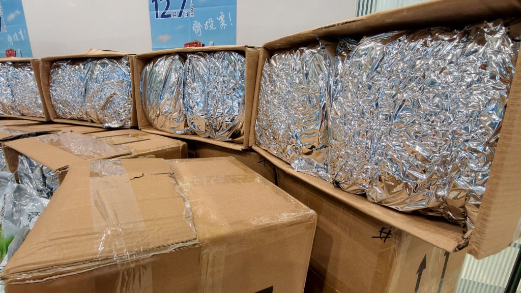 該批制成煙草以茶葉及錫紙袋等包裝作掩飾。黃文威攝