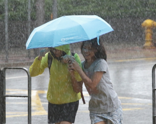 下周有大驟雨及雷暴。資料圖片
