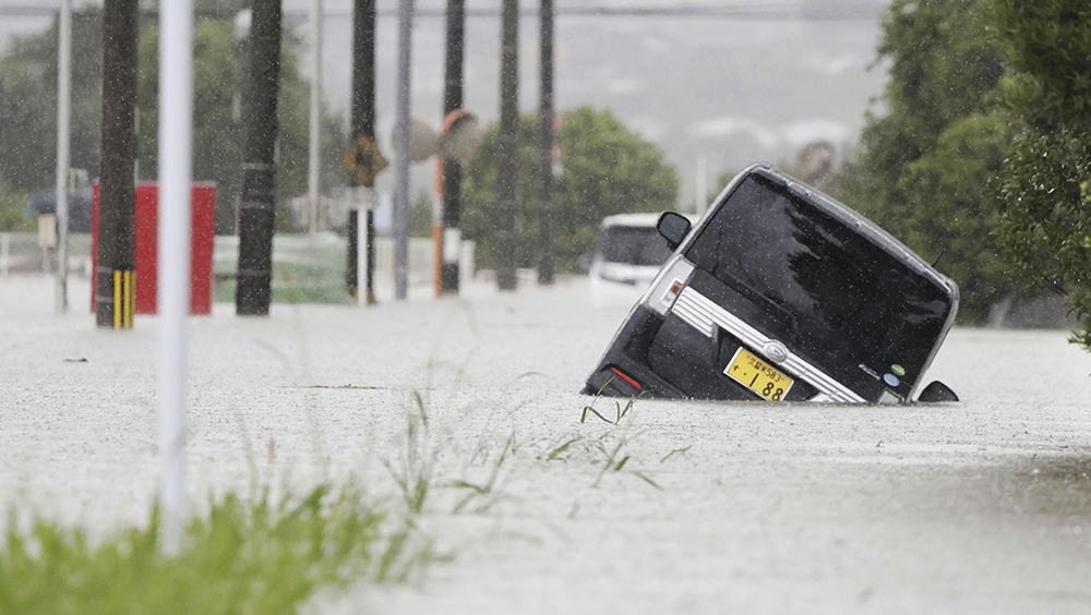 日本九州北部暴雨成災，至少1死10失蹤。AP