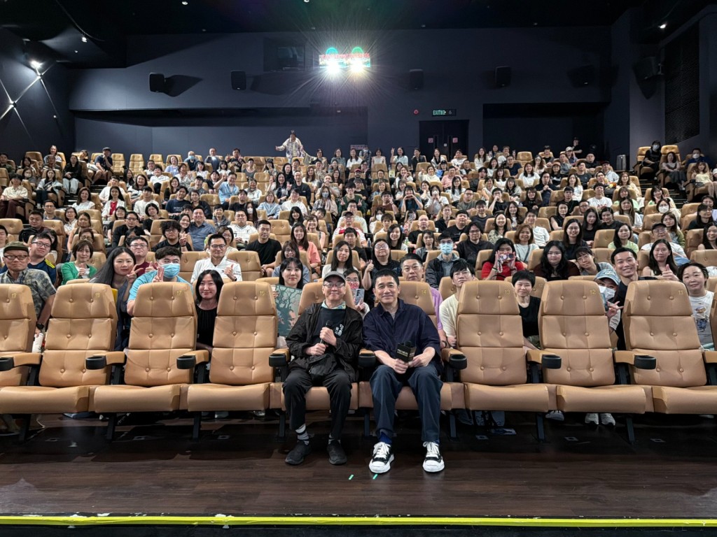 同影迷合照。