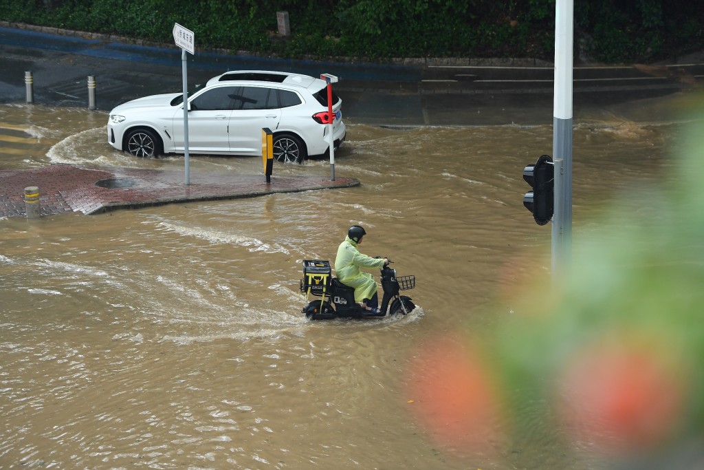 深圳本周後期會遇上強對流暴雨惡劣天氣。中新社