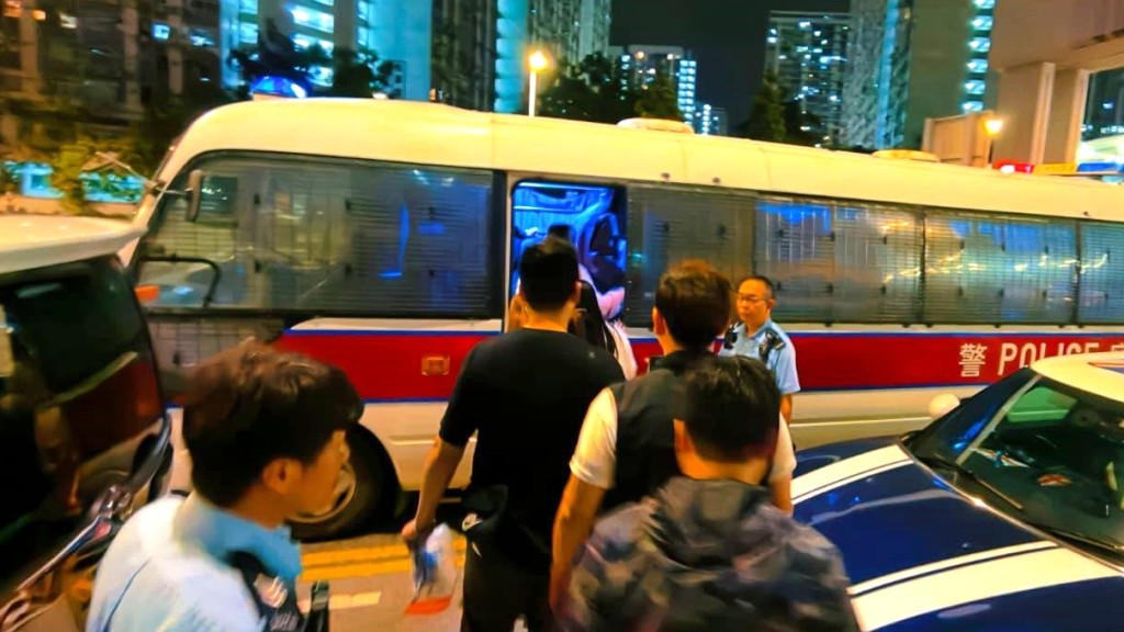 被捕人士帶署調查。