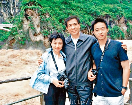 薄熙来夫妇和儿子薄瓜瓜过往生活照。