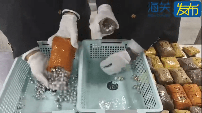  电动单车暗藏珍珠，黑衣女沙头角口岸闯关被截，1.2万粒市值¥273万。