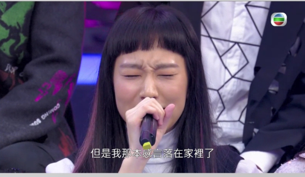 森美笑言給時間讓Gigi盡情講，殊不知她竟然將本薄漏了在家！