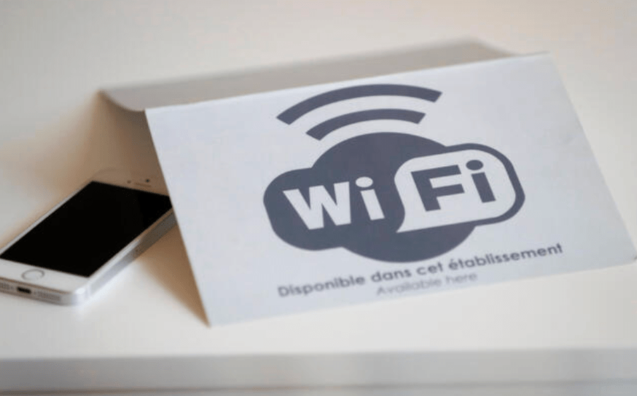 民宿老板在案发后为了掩盖罪行，竟然关掉民宿内的 Wi-Fi 连线。由于通讯中断，受害人被迫困于民宿内长达三天，无法与外界取得联系。Alamy示意图