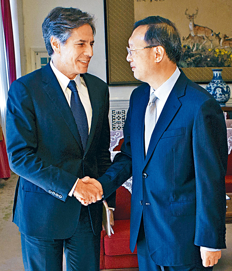 布林肯（左）多年前访华曾和杨洁篪（右）会面。