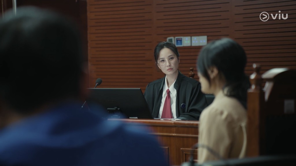 有網友指鄭希怡演活了現代女性的無奈和困境。