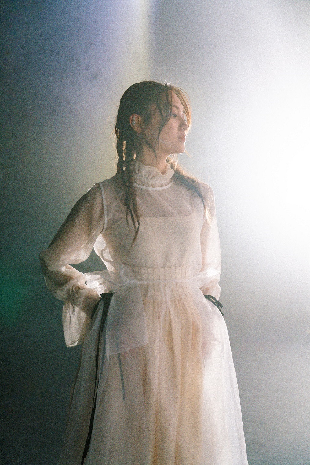 唱作女歌手黃妍最近推出新歌《Little People》。