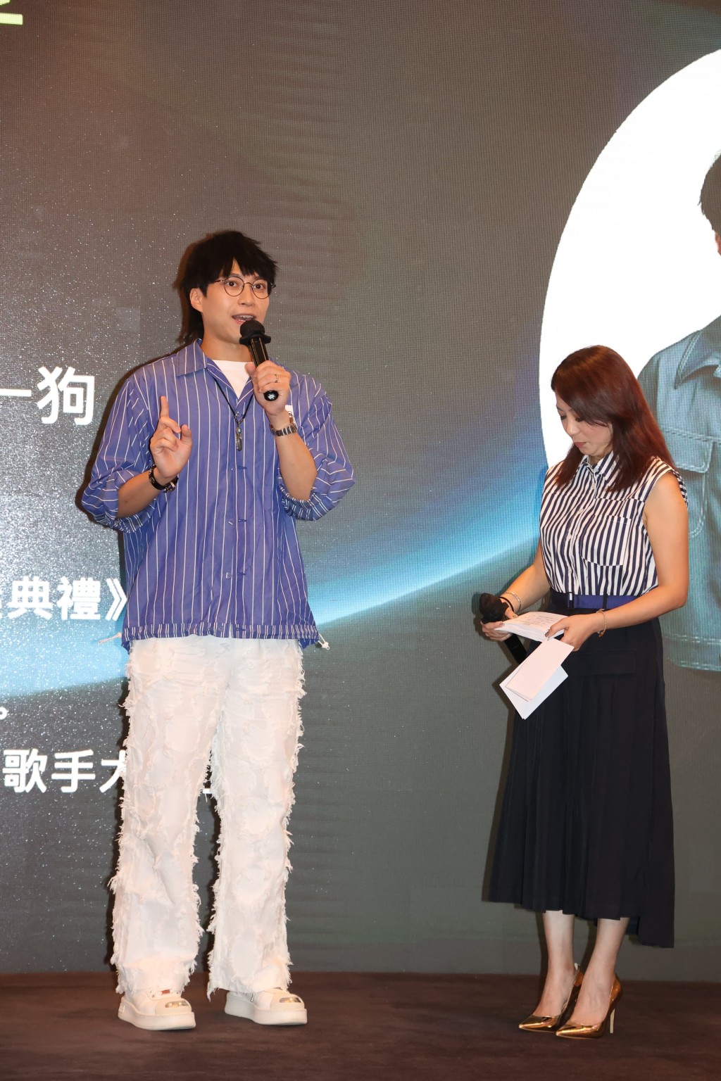 吳業坤表示收到家電禮物仲開心過收到遊戲機。 吳業坤表示收到家電禮物仲開心過收到遊戲機。