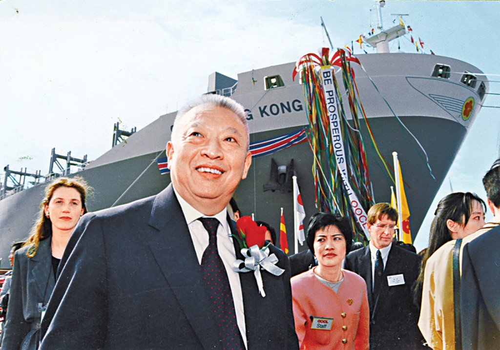 董建華利用10年時間,成功令東方海外克服破產危機外,亦能轉虧為盈。 董建華利用10年時間,成功令東方海外克服破產危機外,亦能轉虧為盈。