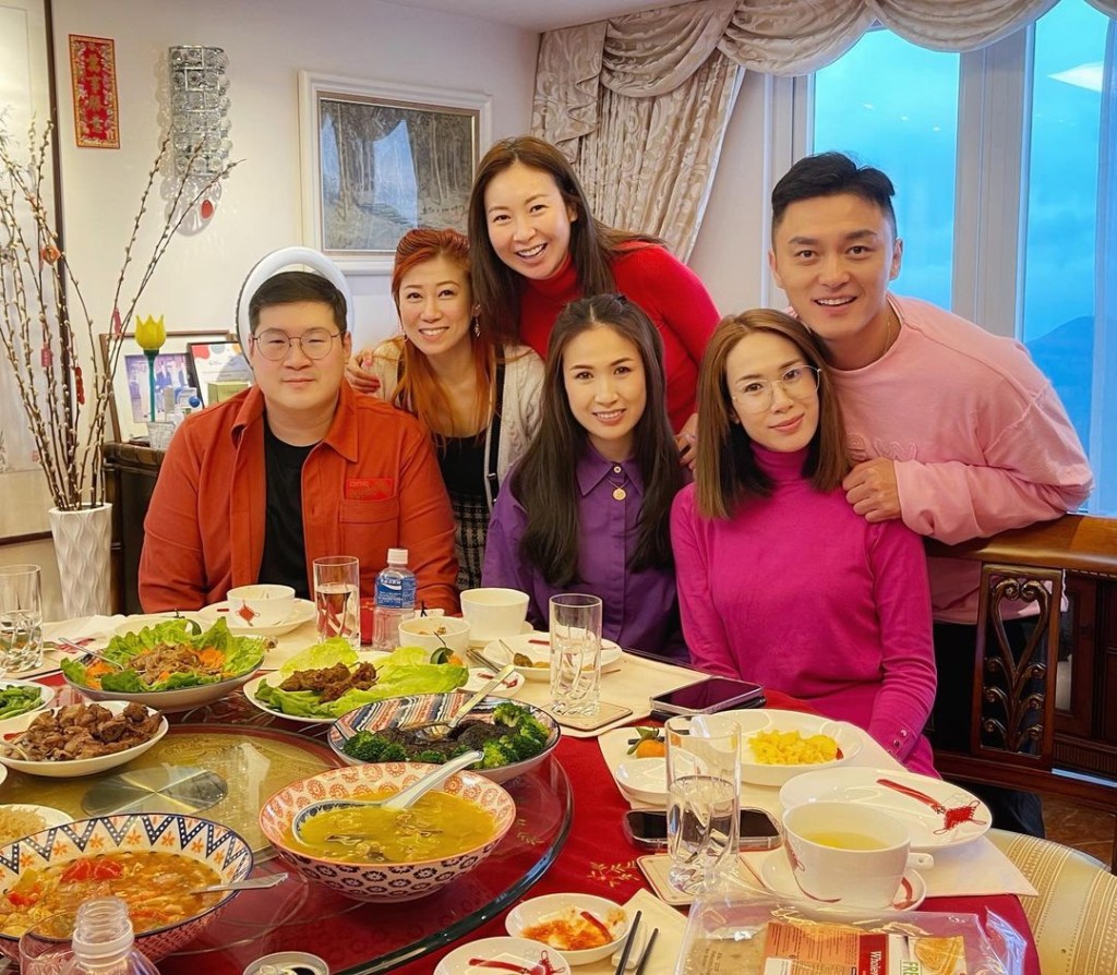 莊思明今年1月大年初一於IG分享家庭相，見到楊明亦在內。