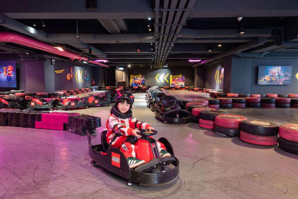 各位小車神於飛車前，記住要佩戴好頭盔、護肘和頸箍等保護裝備，那就可安心享受駕駛樂趣，一嘗風馳電掣的滋味！（圖片來源：LEGO ）