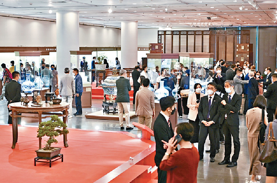 ■筆者認為，「回歸二十五周年《香港珍藏大展》」，可讓入場人士體現中華文化的博大精深。資料圖片
