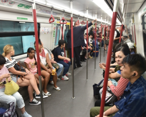 港鐵上涉嫌非禮2名女乘客,六旬漢下月再訊。示意圖片