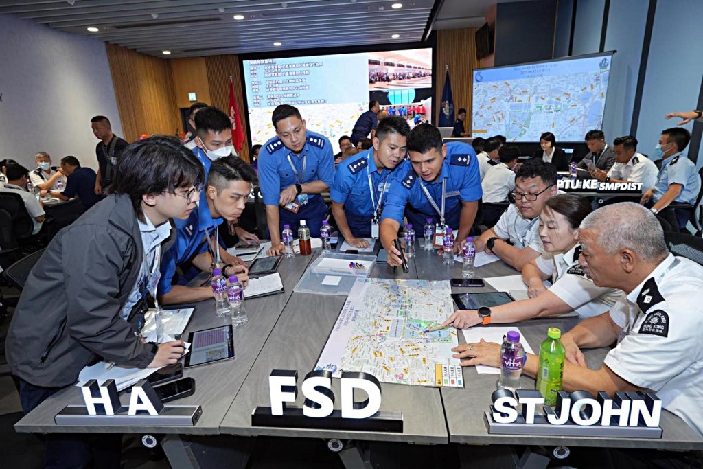 「定海」的跨部門桌上演練。fb：香港警察