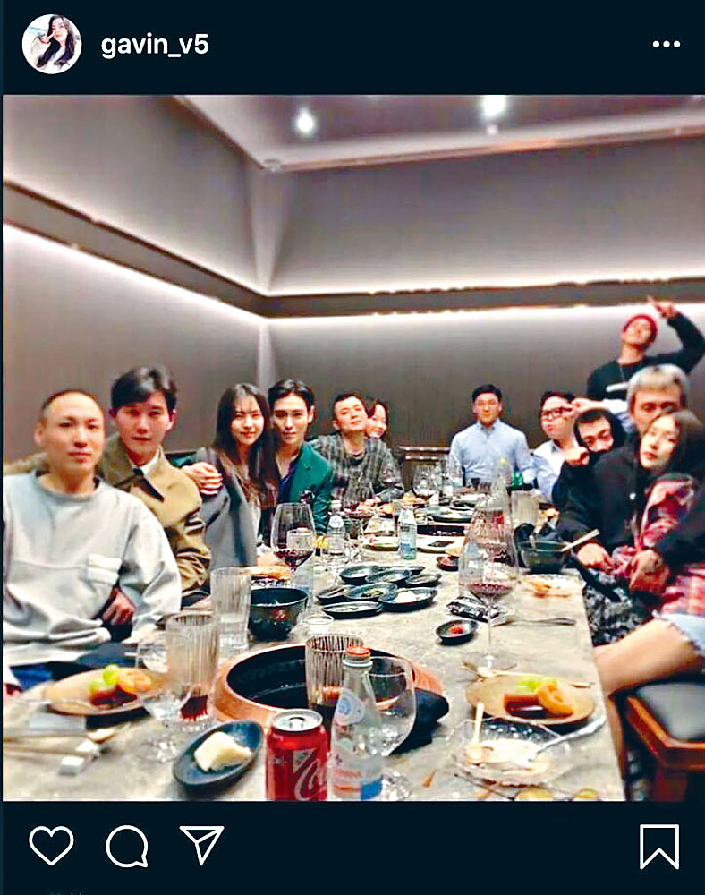 T.O.P攬着金佳彬出席聚會的照片曝光，被指正秘密拍拖。