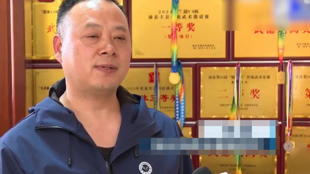 徐星30年前向蔣冰借予1200元。荔枝新聞 徐星30年前向蔣冰借予1200元。荔枝新聞