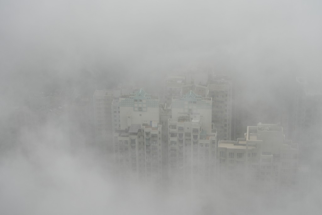 本港今早有雾。（欧乐年摄）