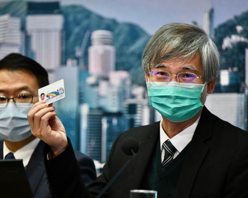 羅致光指政府將設計新個人八達通卡讓長者使用2元乘車優惠。