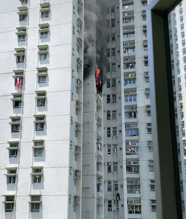 爱勤阁13楼一单位发生火警。fb：慈云山资讯交流