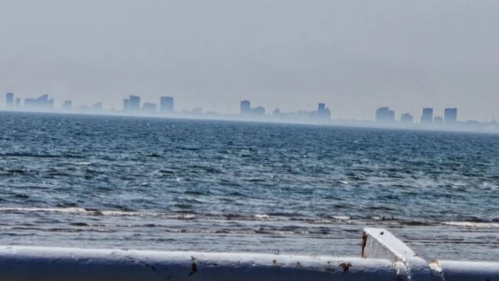 河北秦皇島出現罕有的帶狀海市蜃樓，持續近1小時。小紅書＠章魚不會游泳