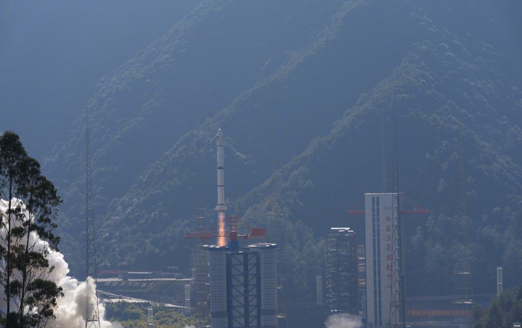 西昌衛星發射中心使用長征二號丙運載火箭，成功將愛因斯坦探針衛星發射升空。