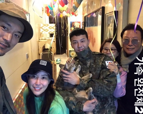 金敏俊作為新成員，與老婆娘家一起迎接舅仔GD退伍。（ig圖片）