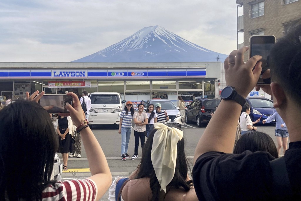 富士山是日本著名景點。