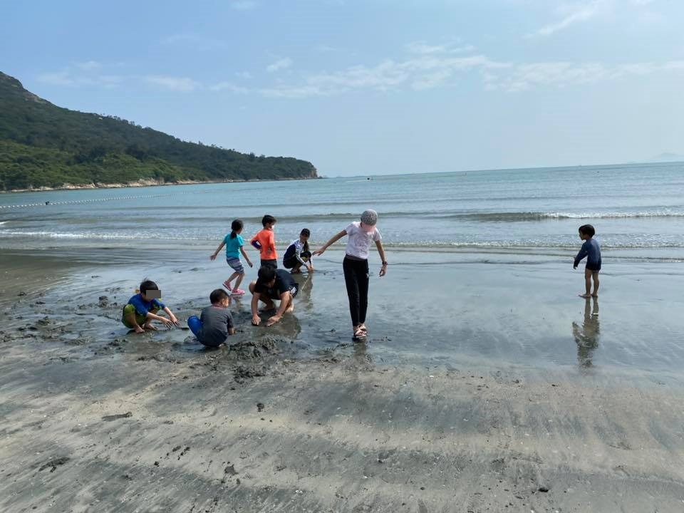 幼稚園帶團到海灘露營。FB圖