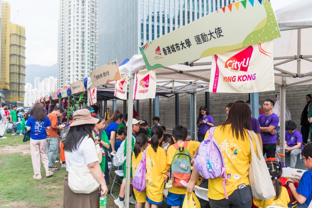 主辦方在啟德車站廣場設置了15個主題各異的攤位遊戲，讓參加者及社區人士同樂。